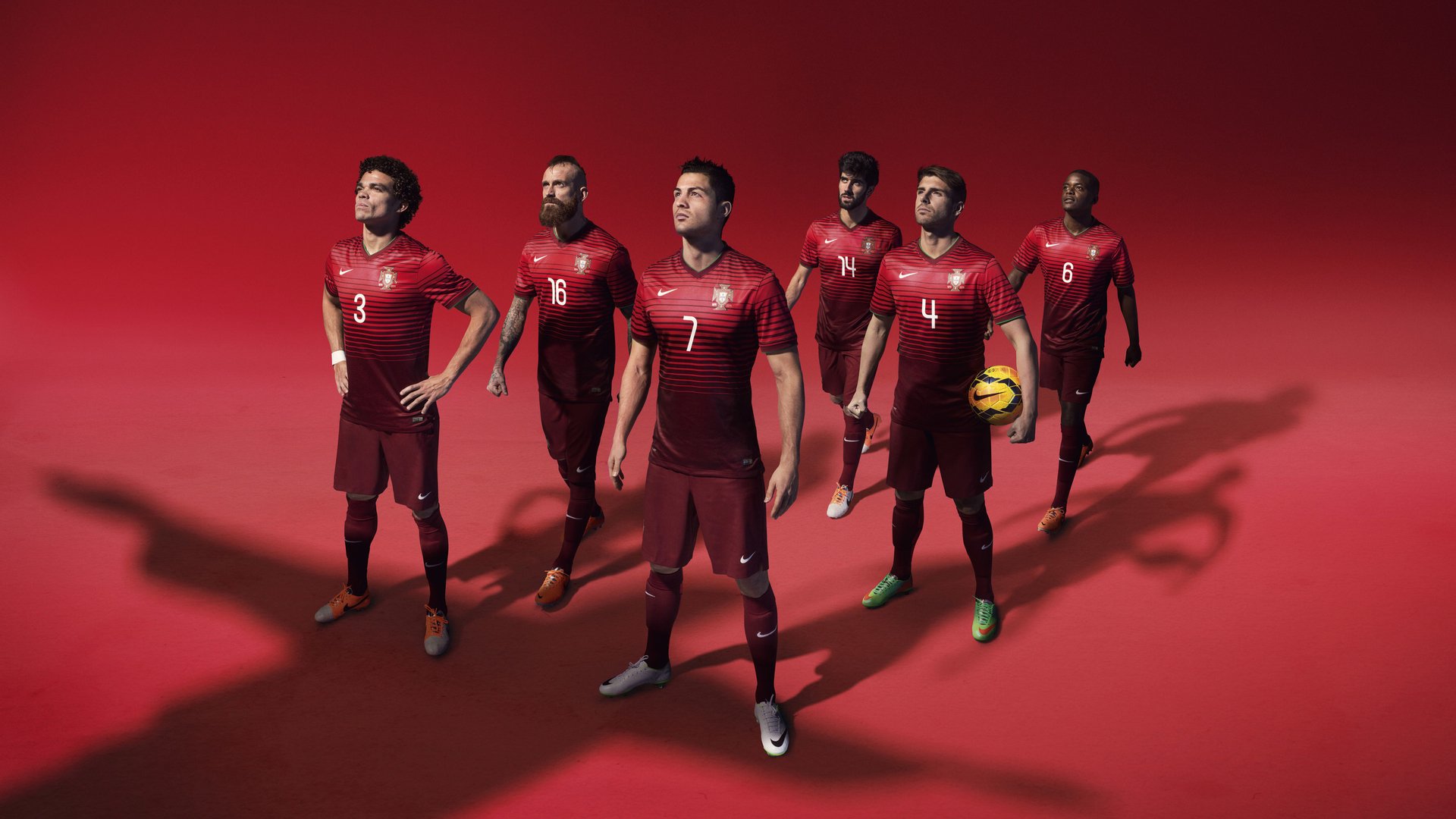 巴黎圣日耳曼在法甲继续领跑，豪华阵容难敌