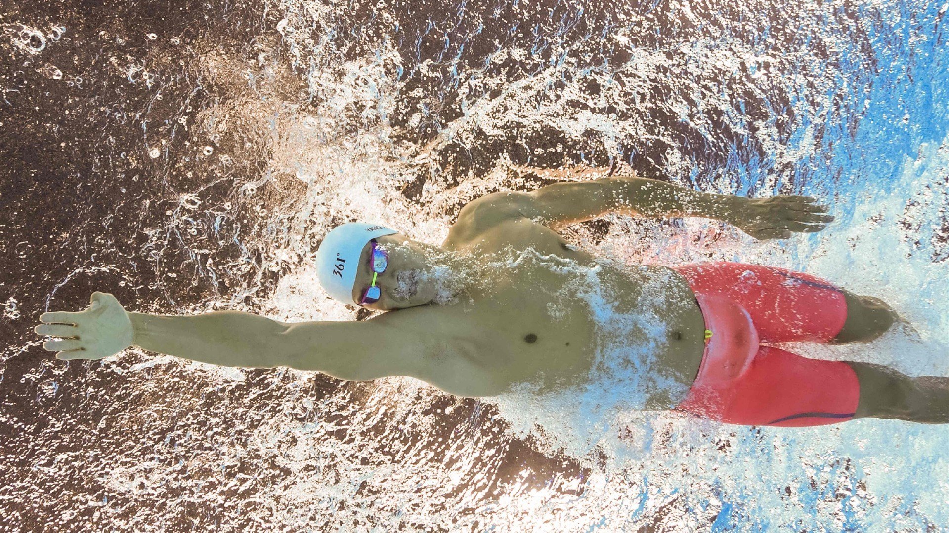 “高新区全民健身馆短柄墙球赛:速度与战术相互交织,比赛充满智慧的碰撞”